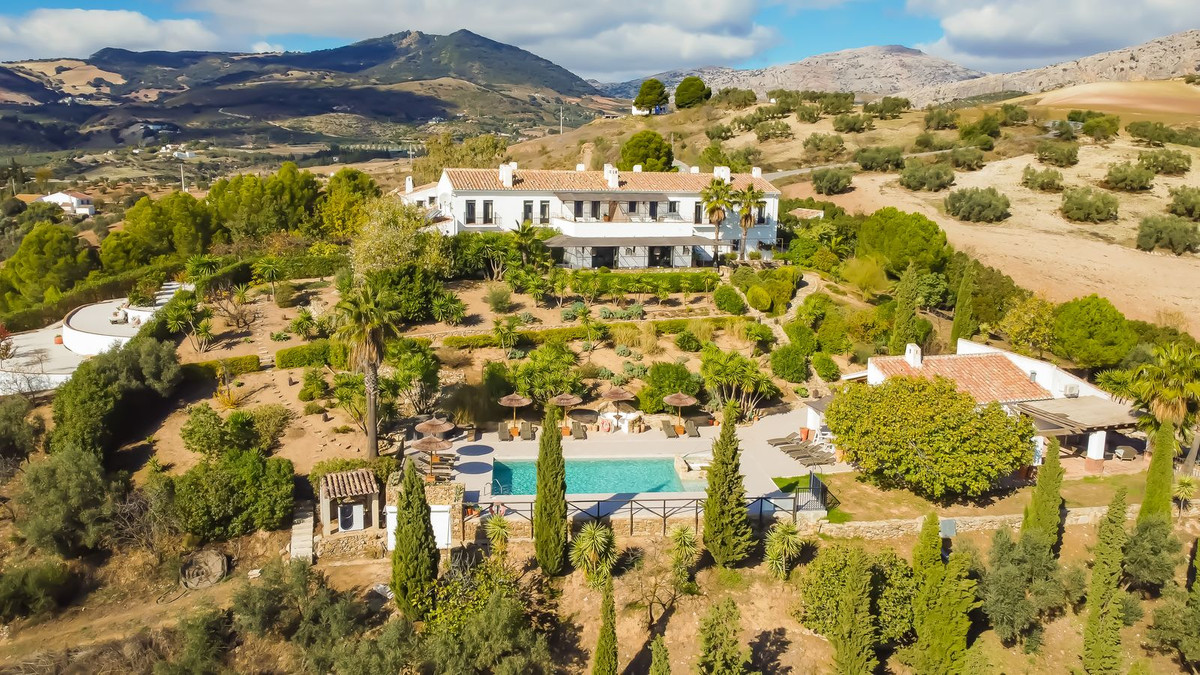 Udsigt over det andalusiske landskab omkring fincaen