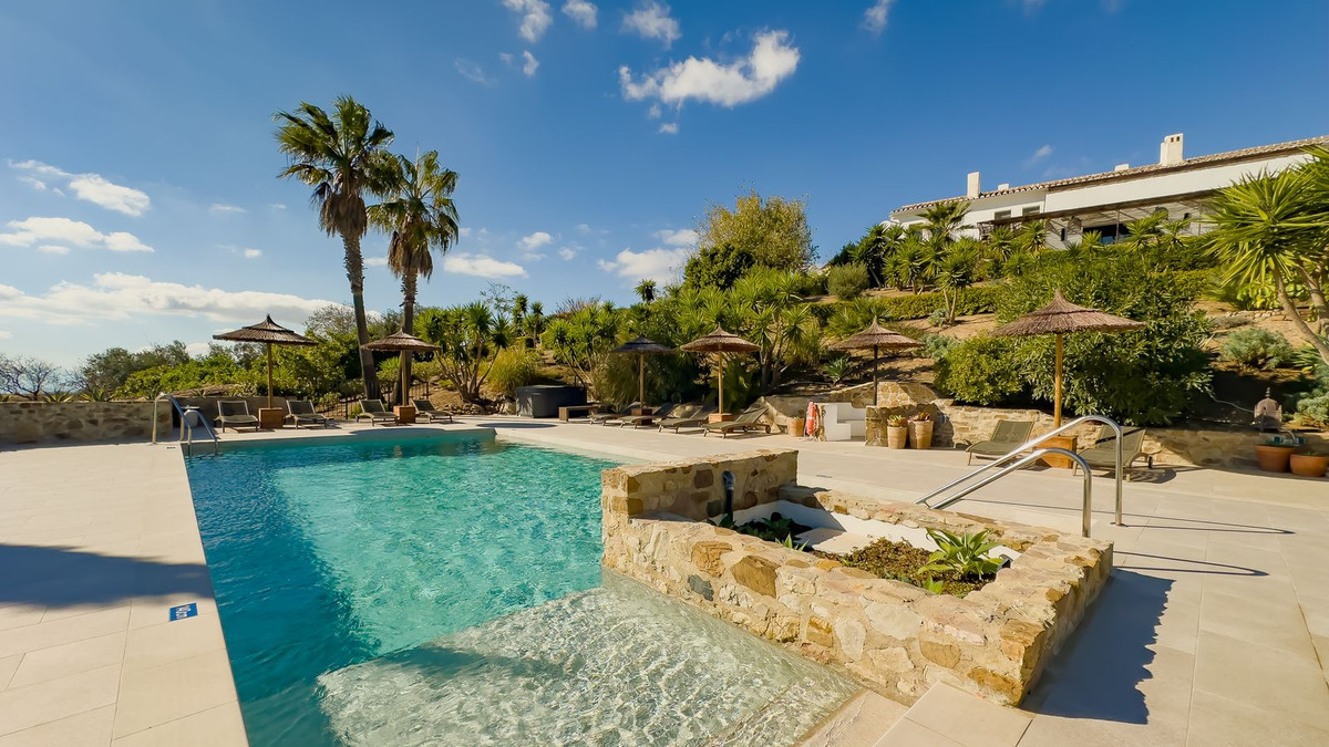 Finca Torcals pool og terrasse i solen